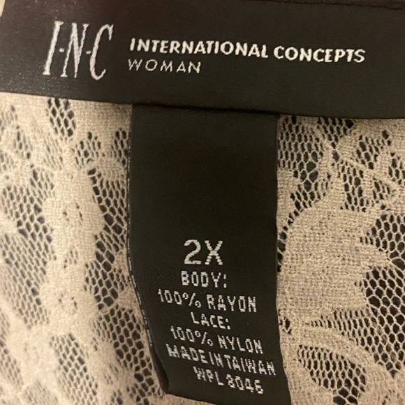 {INC} lace detailed floral blouse - Picture 3 of 3